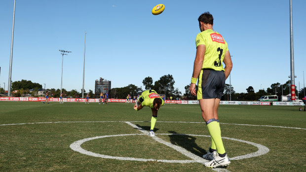 Ban the bounce? Danger calls for the AFL to turn back on tradition