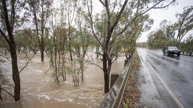 Anxious wait as floodwater inundates central Victoria after record rains