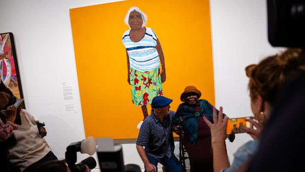 Richard Lewer has won the year’s Archibald Prize for his portrait of Pitjantjatjara elder and artist Iluwanti Ken.