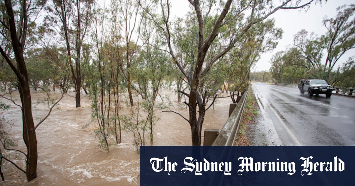 Victorian floods: Anxious wait as floodwaters inundate Seymour, Rochester and Yea after record rainfall - Vimarsana News