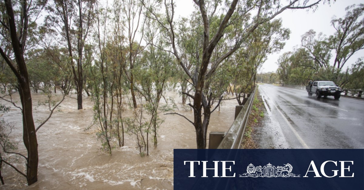 Victorian floods Anxious wait as floodwaters inundate Seymour
