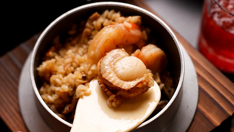 Nova japonska restavracija v Darlinghurstu navdušuje s 300 bleščečimi riževimi skledami tedensko