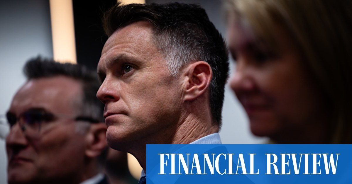 Minns warms up election pitch with vow to fight far right