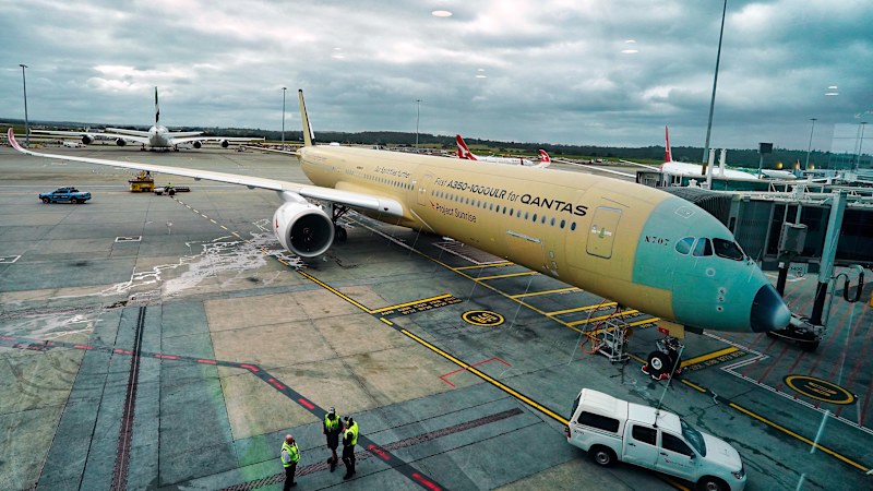 Qantas leaves Melbourne waiting for non-stop London flights