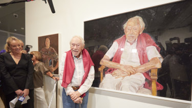 蓋伊沃倫與彼得韋格納的蓋伊沃倫 100 歲，2021 年阿奇博爾德獎得主，在公告中。 藝術品©彼得·韋格納。