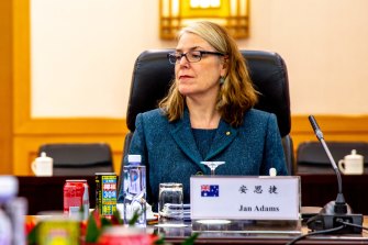 Het nieuwe hoofd van het ministerie van Buitenlandse Zaken en Handel, Jan Adams, is de ambassadeur van Australië in China en Japan geweest.