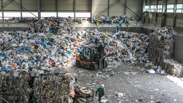 The draft contains one mention of plastic production in the preamble, reaffirming the importance of promoting sustainable production and consumption of plastics. It doesn’t contain an article on production from a previous draft. There is no mention of chemicals.