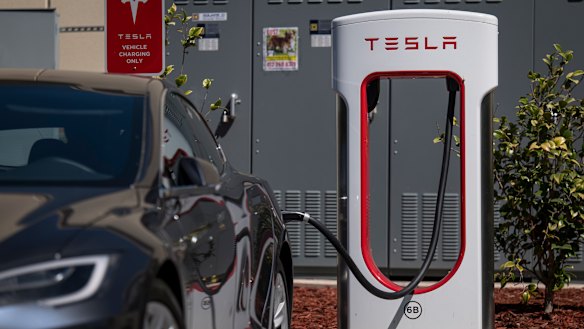 Electric vehicle car batteries can contain as much as 40 kilograms of nickel.