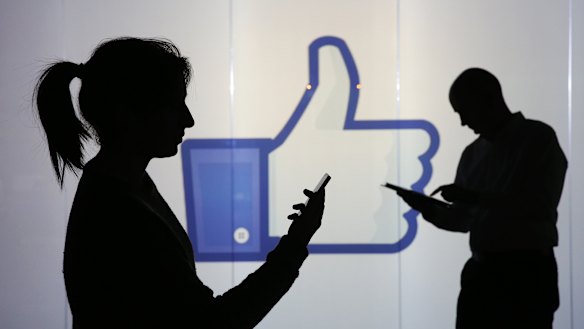 The bug automatically suggested that users make new posts public, even if they had previously restricted to "friends only" or another private setting.