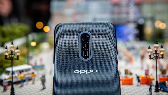 An Oppo prototype device fitted with the triple lens 10x zoom camera.