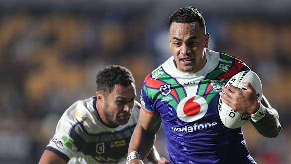 Clean set of heels: Ken Maumalo of the Warriors avoids Justin O'Neill en route to the try line.
