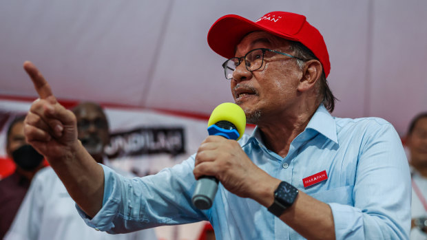 Opposition leader Anwar Ibrahim fronts a campaign rally in Shah Alam, Selangor this week.