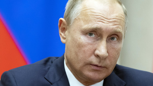 The US has cast doubt on Russian President Vladimir Putin's claim that US nationals are among some 700  hostages taken by Islamic State militants in Syria. 