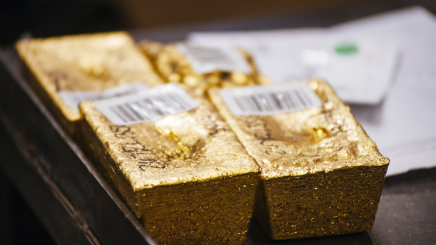 The rising gold price has boosted the share prices of race leader Ratra's gold picks
