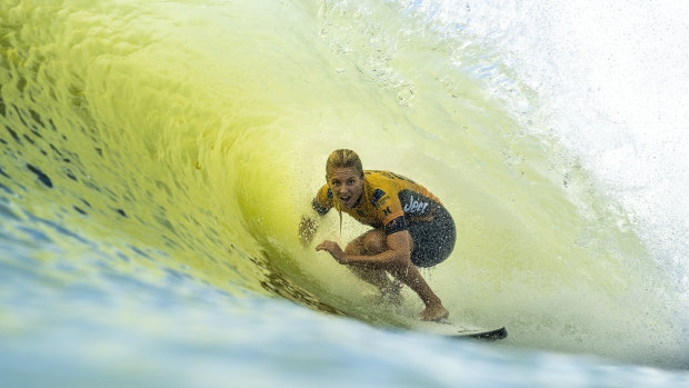 A perfect tube ride for Australia's Stephanie Gilmore, competing at the Surf Ranch's first professional event.