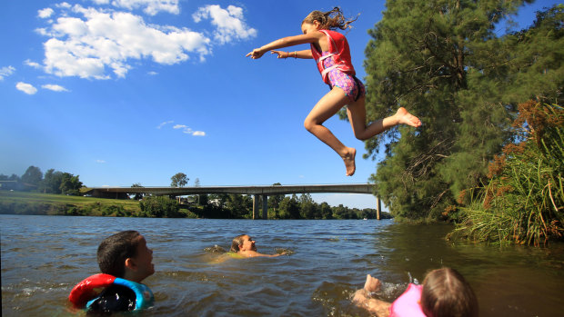 Swimmers in the Hawkesbury near Penrith: no warnings yet if pollution levels are high.