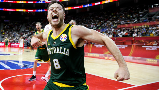 Boomers guard Matthew Dellavedova has committed to Melbourne United.