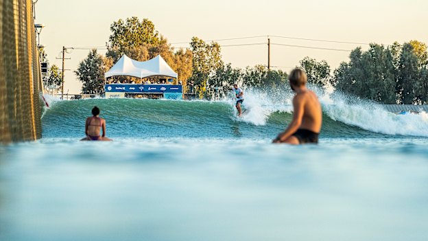 The Surf Ranch in California, owned by 11-time world champion surfer Kelly Slater. With its 700-metre-long pool, one wave ride can last 55 seconds.