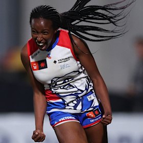 Elaine Grigg of the Bulldogs.