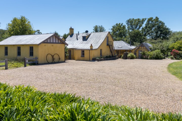Manar Homestead was built in the 1840s in the Georgian style.
