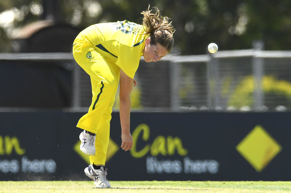 Tearaway fast bowler Darcie Brown will play in the semi-final, says her coach.