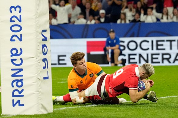 Gareth Davies scores the opening try for Wales.