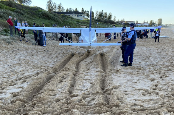 The low tide gave the pilot a long landing strip, taking about 200 metres to come to a soft landing.