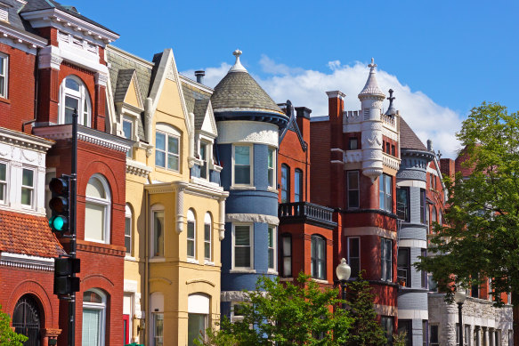 The neighbourhood is crammed with colourful row houses.