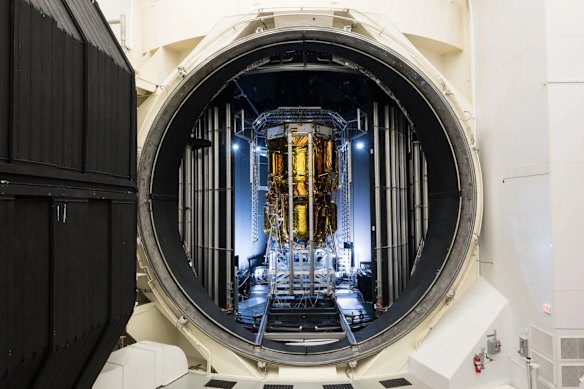 Test ambientali del lander lunare Blue Moon Mark 1 di Blue Origin presso il Johnson Space Center della NASA a Houston.