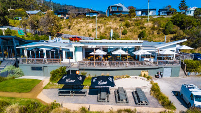 Sydneysider swoops on Victorian surf coast pub