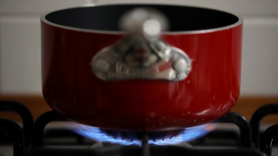 Governments need to give a deadline for banning household gas appliances if Australia is to reach net zero. 