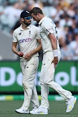 Robinson clutches at his hamstring in Melbourne. 