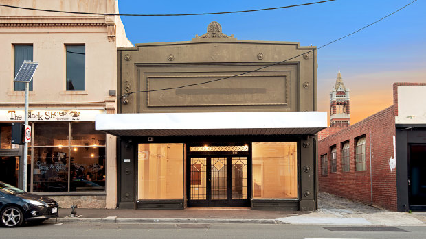 Investors have ignored the retailing downturn, paying $1.32 million for a shop at 544 Burwood Road.