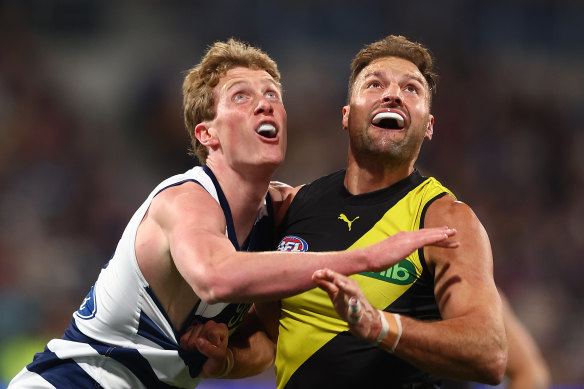 Toby Conway of the Cats and Toby Nankervis of the Tigers compete for the ball.