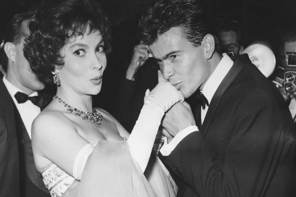 German actor Horst Buchholz kisses the hand of Italian actress Gina Lollobrigida in 1958.