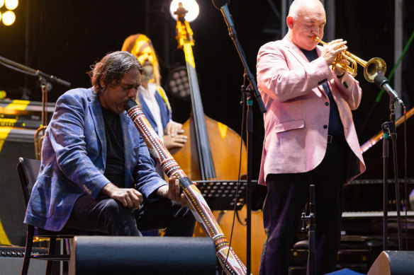 James Morrison Quartet and William Barton on stage.