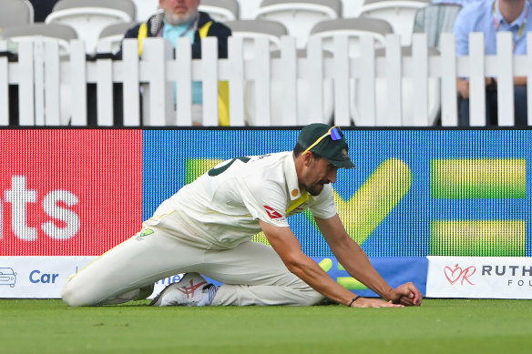 Mitchell Starc adjudged to have grounded the ball after catching Ben Duckett.