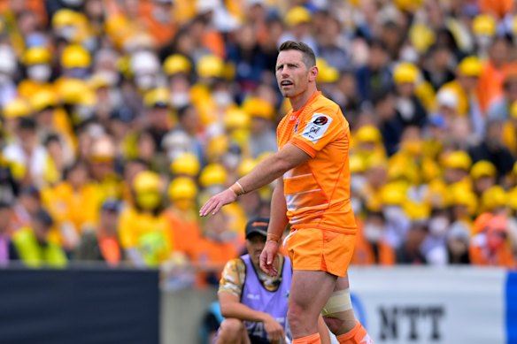 Bernard Foley kicking a conversion for Kubota.