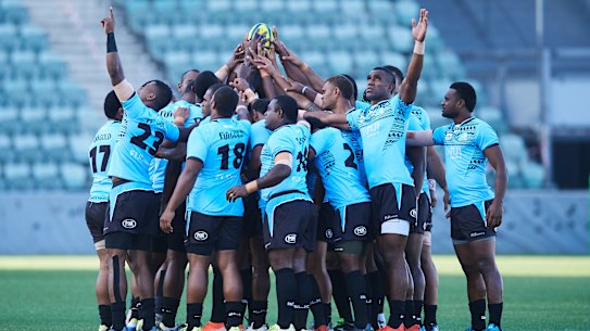 WOLLONGONG, AUSTRALIA - SEPTEMBER 14: Fiji players huddle during the Round 3 NRC match between NSW Country and Fiji Drua at WIN Stadium on September 14, 2019 in Wollongong, Australia. (Photo by Brett Hemmings/Getty Images) Fiji Drua