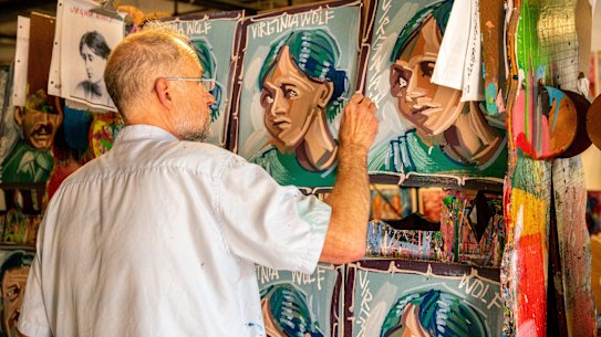 Steve Keene at work on his depictions of Virginia Woolf.