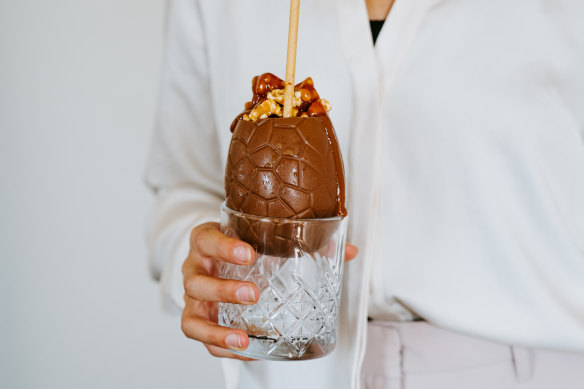Cocktail Porter’s DIY Salted Caramel Easter Egg Cocktail.