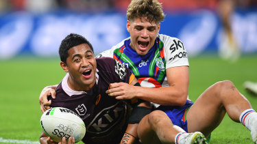 Milford (left) scoring a try for the Broncos against the New Zealand Warriors in 2021.