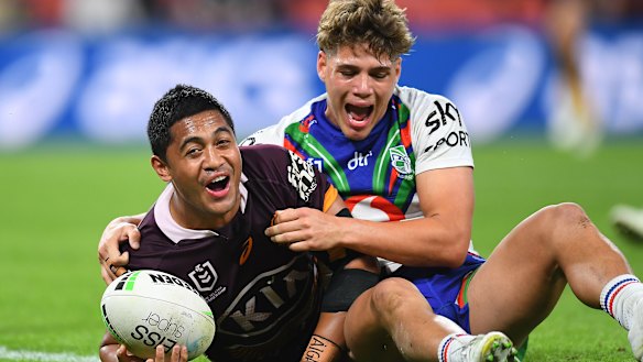Milford (left) scoring a try for the Broncos against the New Zealand Warriors in 2021.