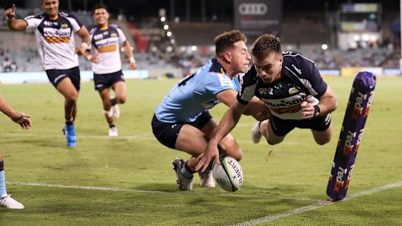 Mack Hansen scores one of his three tries against the Waratahs in 2021.