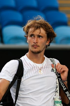 Alexander Zverev leaves the court.