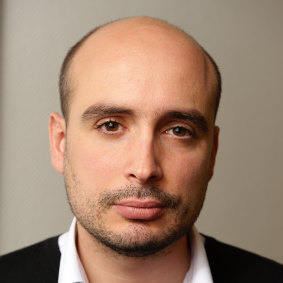 Peter Strickland is the director of movies such as In Fabric (2018) and Flux Gourmet (2022).