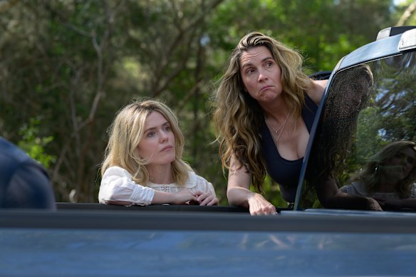 Harriet Dyer as Ashley and Genevieve Hegney as Chiara in Colin From Accounts.