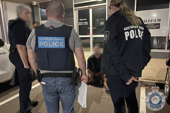 The AFP has dismantled an Australian criminal network allegedly importing and manufacturing hundreds of kilograms of cocaine under the direction of a Colombian organised crime syndicate. 