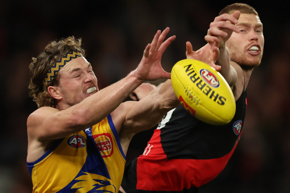 West Coast’s Jayden Hunt and Bomber Peter Wright contest the ball.