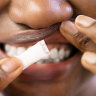 The nicotine pouches are placed between the lip and the gums.
  